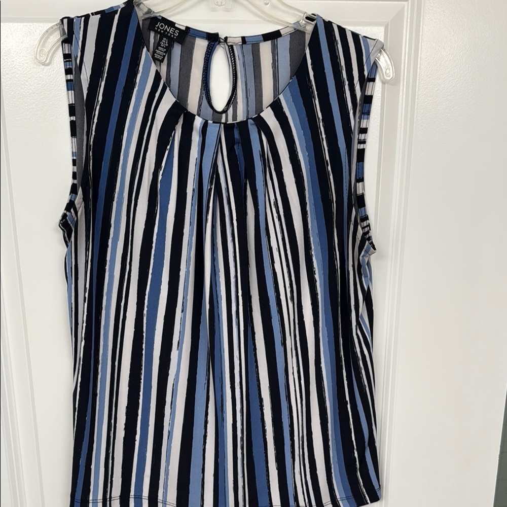 Jones New York Black and White Sleeveless Blouse